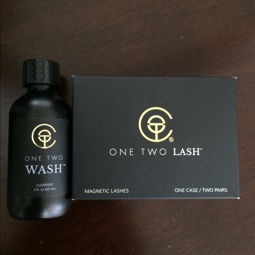 NWT One Two Magnetic Lashes - "Accent" with Wash